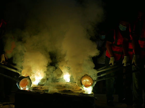 Lost-wax silica sol casting process in bronze foundry