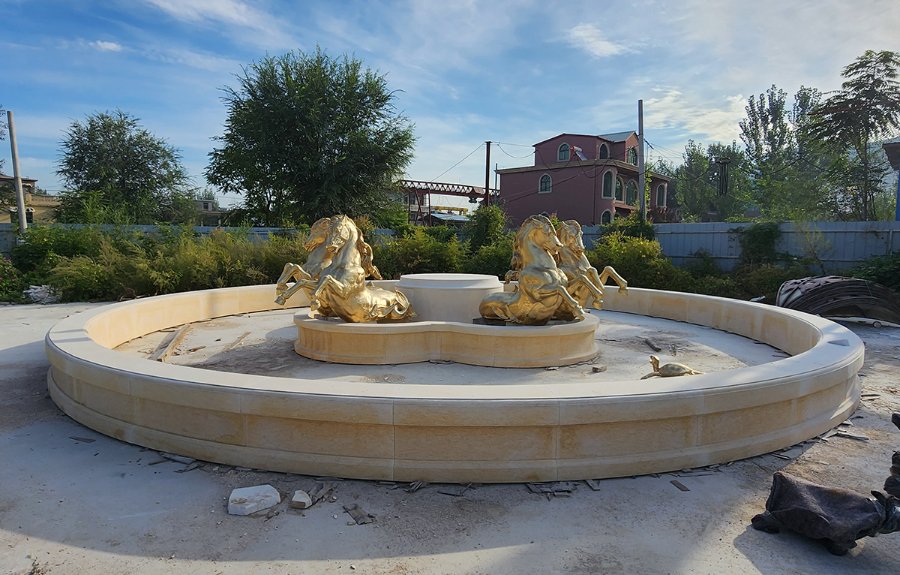 The welded copper horse is placed in the fountain pool.