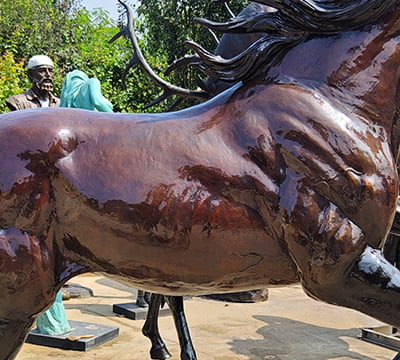 Ribcage structure of the Arabian horse honored in bronze proportion