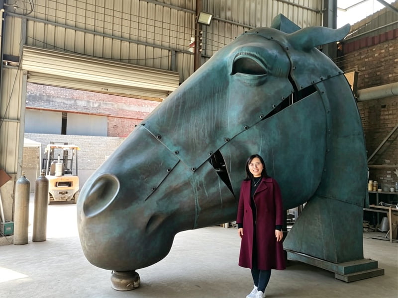 A huge horse-head sculpture is in our factory